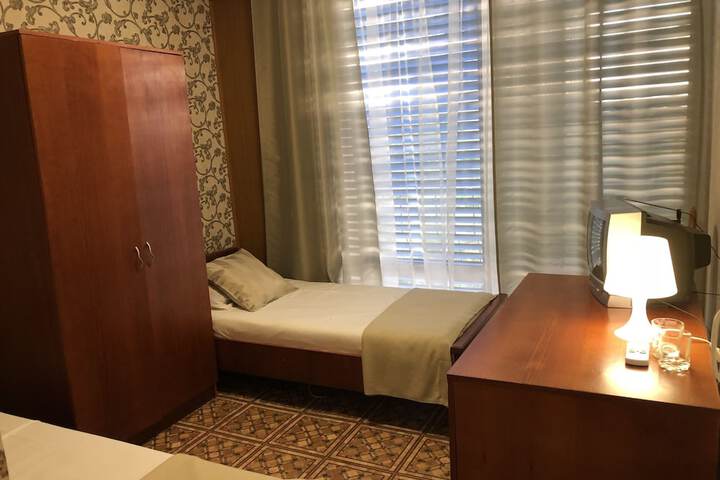 Room 13 of 20