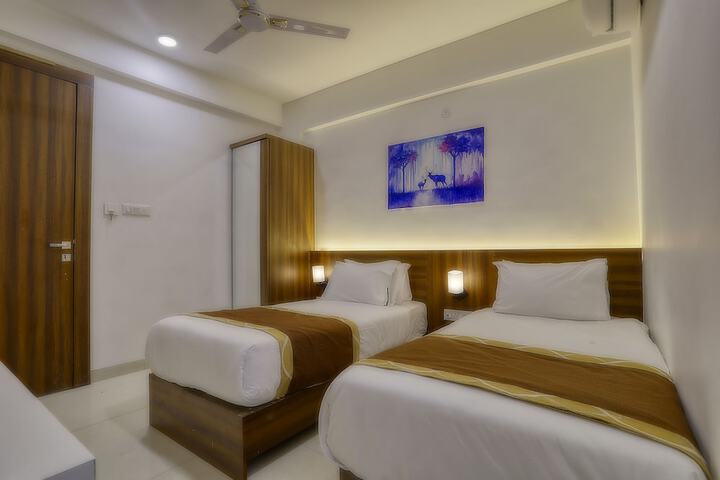 Room 13 of 90