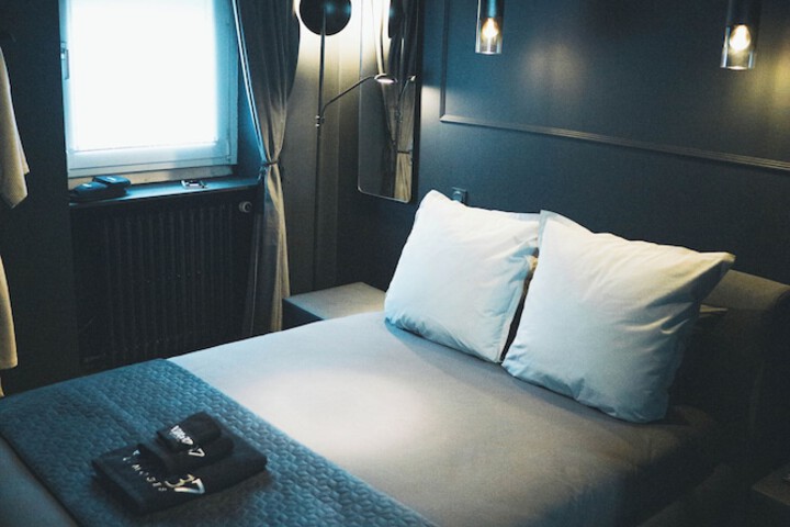 Room 11 of 28