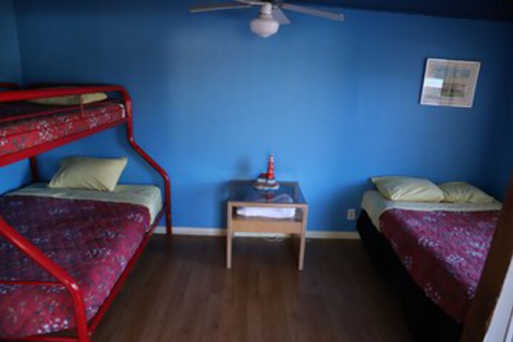 Room 25 of 38