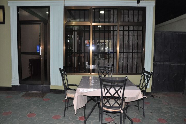 Dining 19 of 20