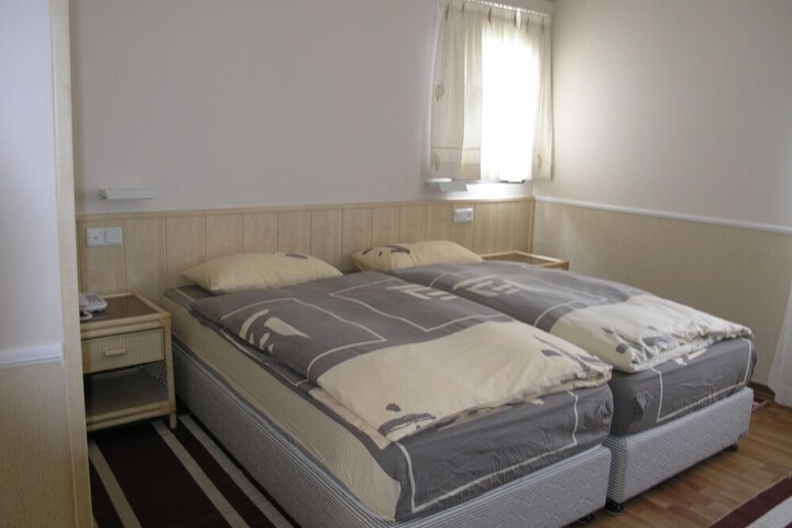 Room 8 of 31