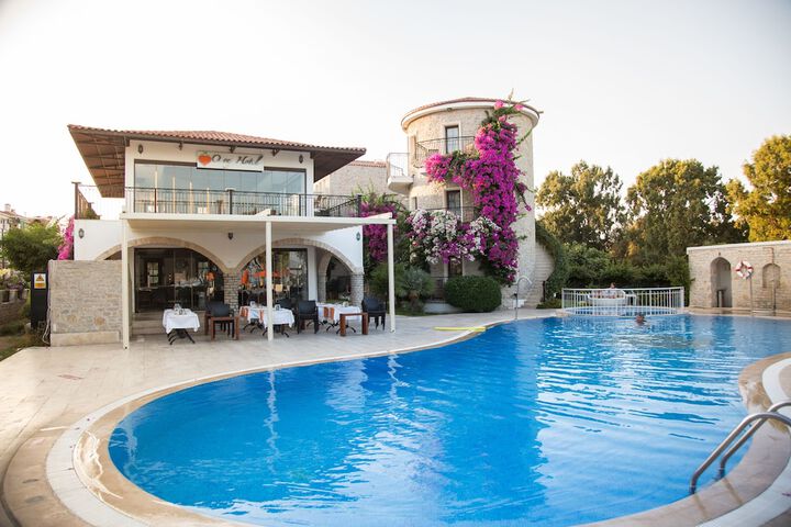 Hotel Pool
