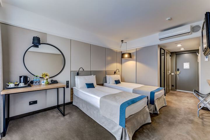 Room 13 of 89