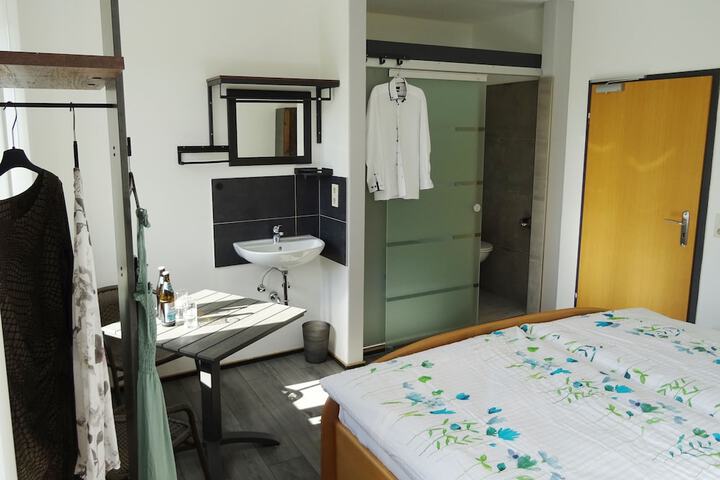 Room 285 of 442