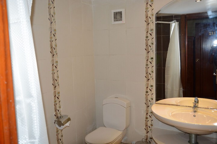 Room 10 of 19