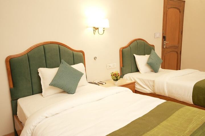 Room 9 of 38