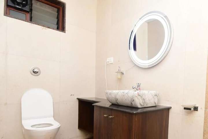 Room 5 of 10