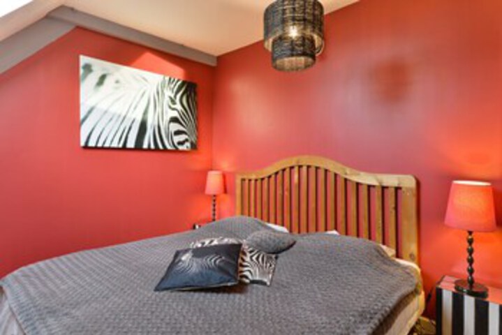 Room 76 of 108