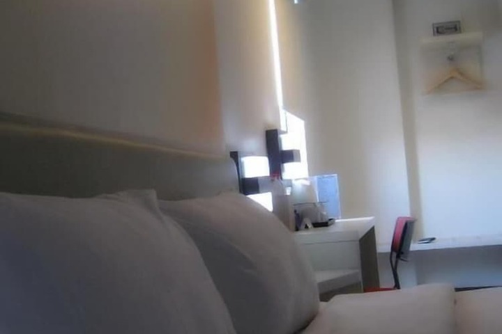 Room 17 of 38