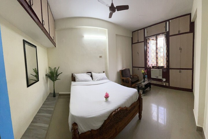 Room 6 of 13