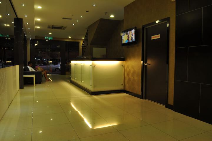 Check-in/check-out kiosk