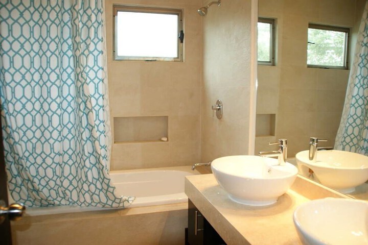 Room 21 of 34
