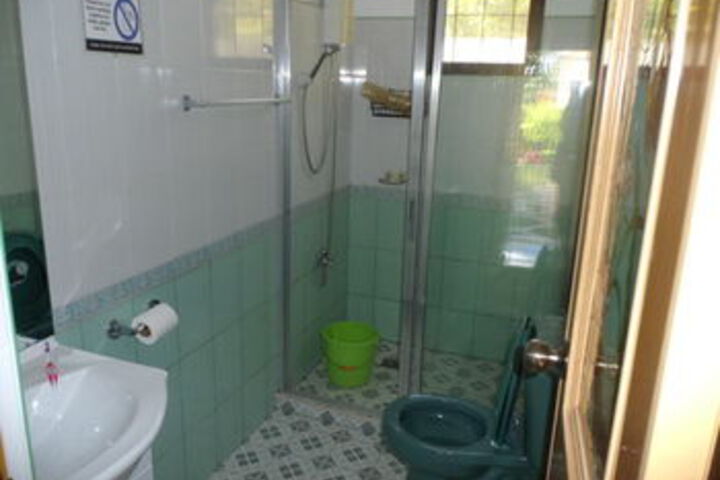 Room 4 of 16