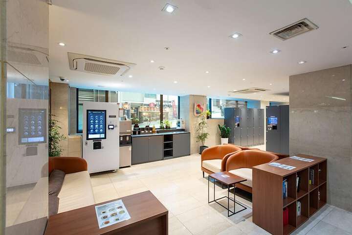 Entrance & Lobby