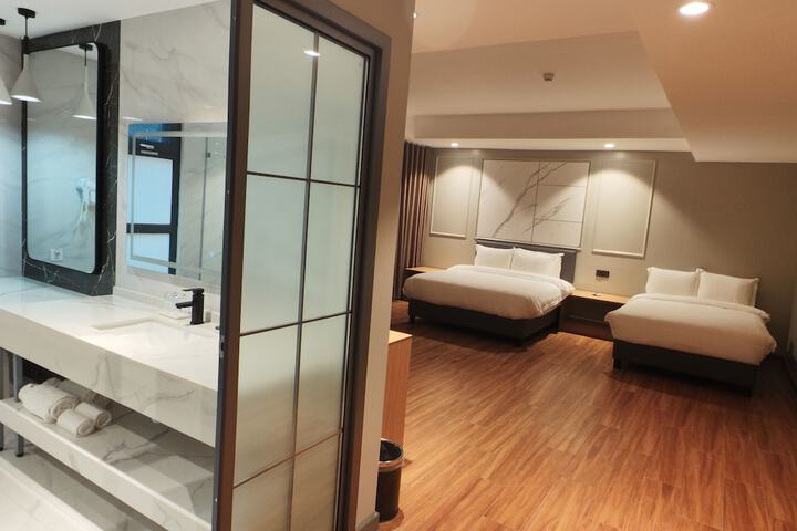 Room 11 of 54