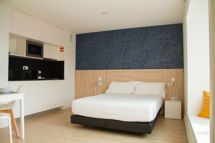 Room 10 of 33