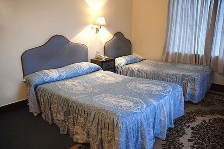 Room 11 of 27