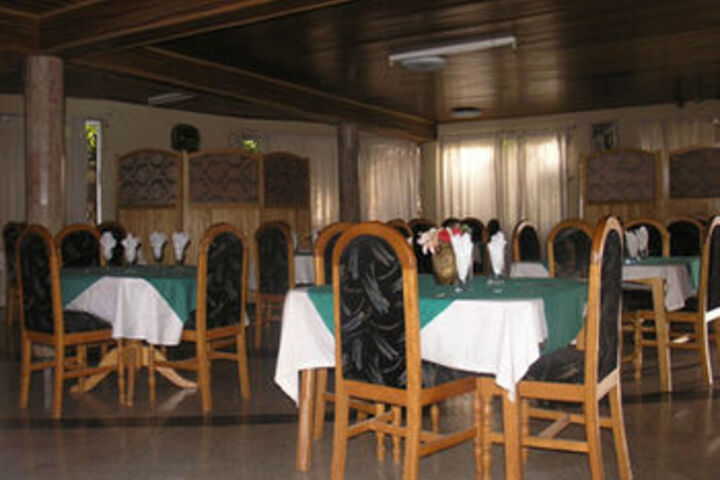 Dining 26 of 27
