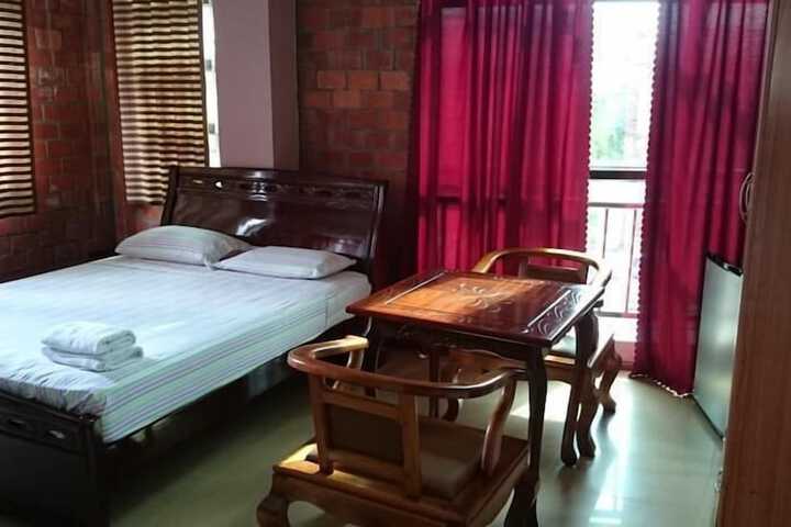 Room 12 of 18