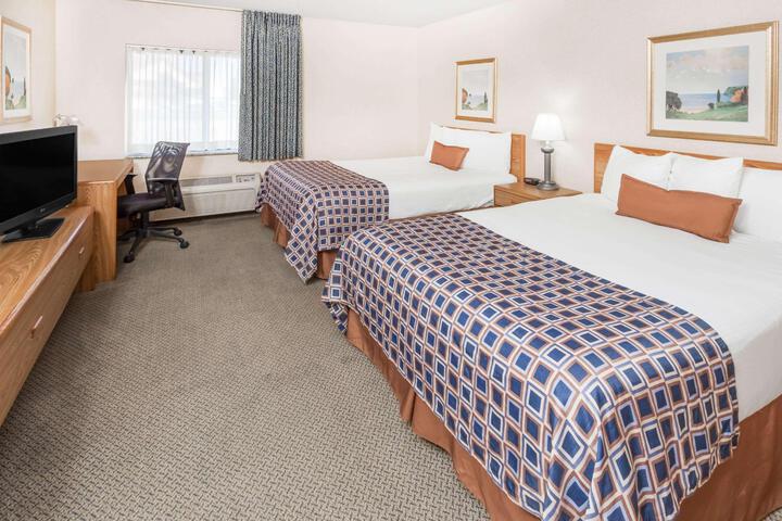 1 King Bed (3 of 10)
