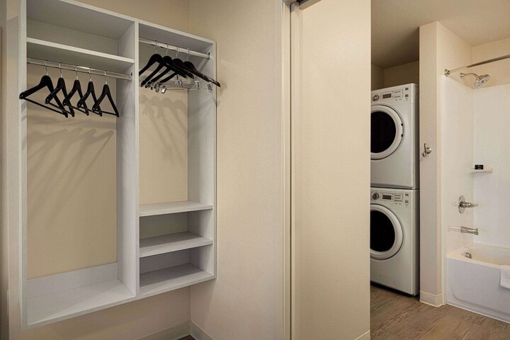 Room 90 of 144
