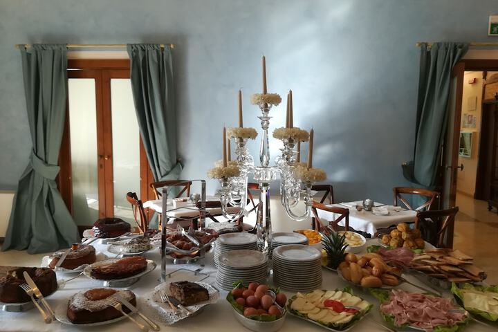 Dining 37 of 52