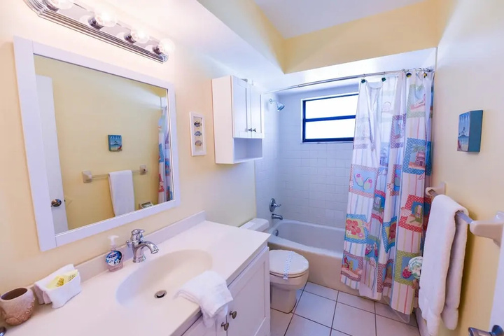 Room 6 of 25