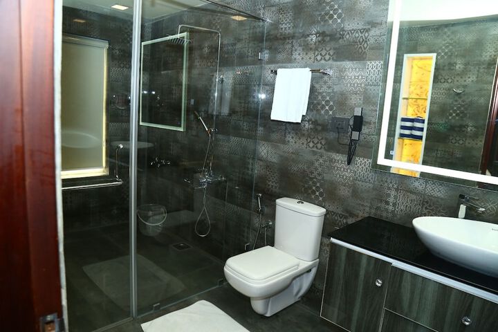 Room 7 of 10
