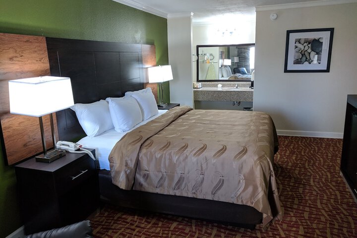 1 King Bed (3 of 12)