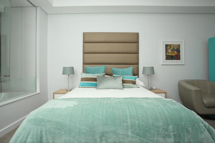 Room 6 of 35