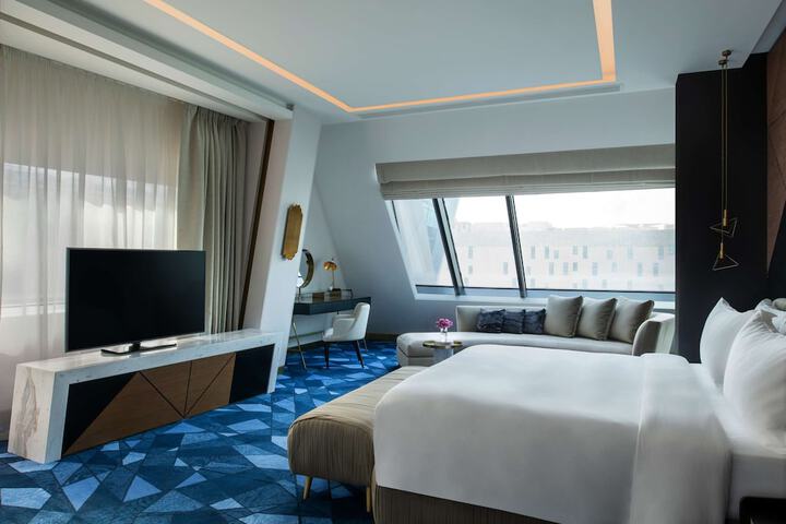 Room 34 of 79