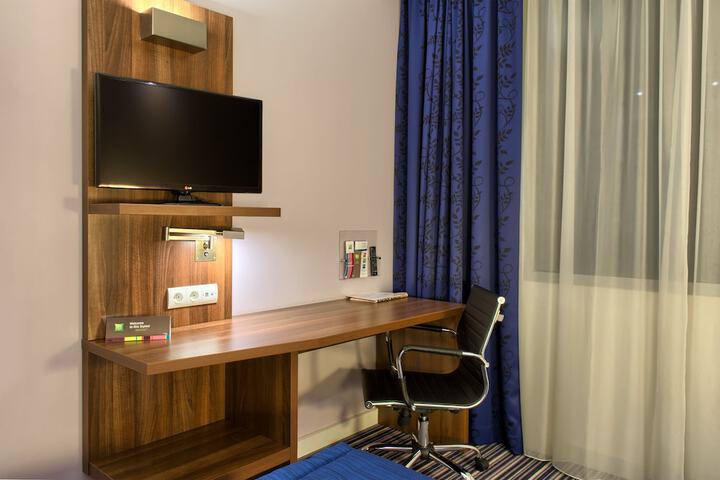 Room 3 of 72