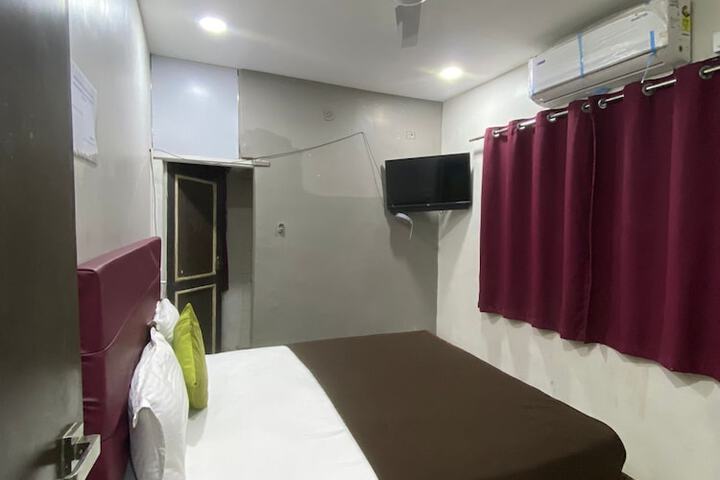 Room 4 of 11