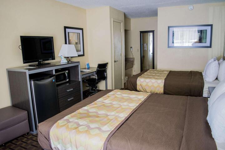 2 Queen Beds High Speed Internet Accessible Microwave and Refrigerator, Coffee Maker, Hairdryer Continental Breakfast (9 of 13)