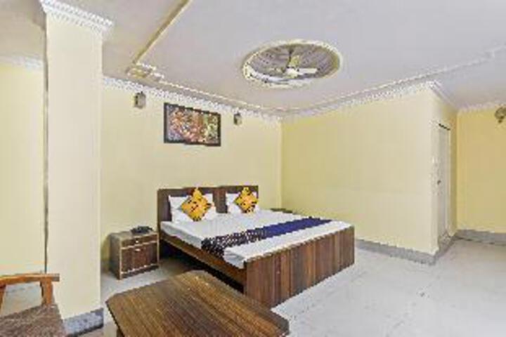 SPOT ON 62734 Hotel Sarfaraz Palace