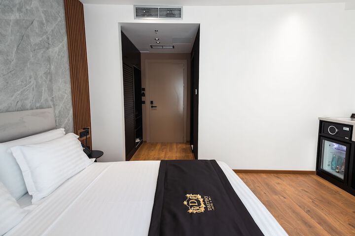 Room 16 of 123