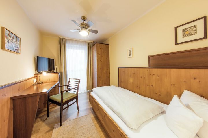 Room 19 of 35
