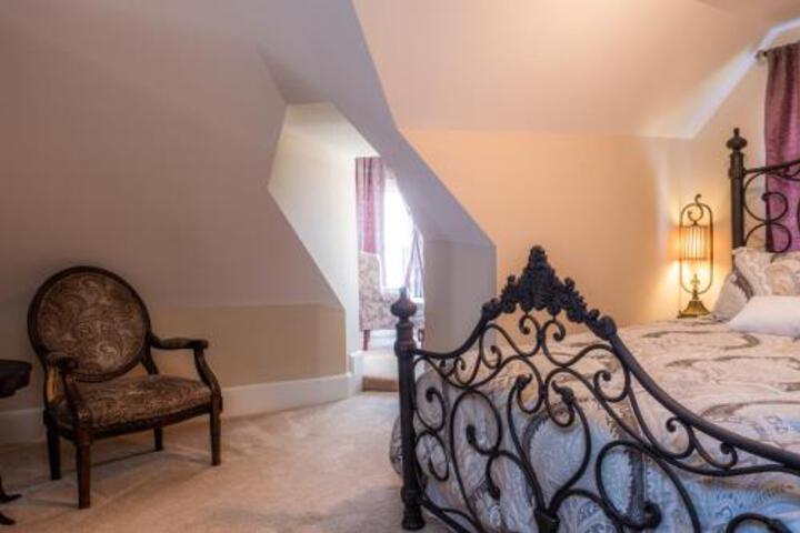 Dennison Street Inn Bed & Breakfast