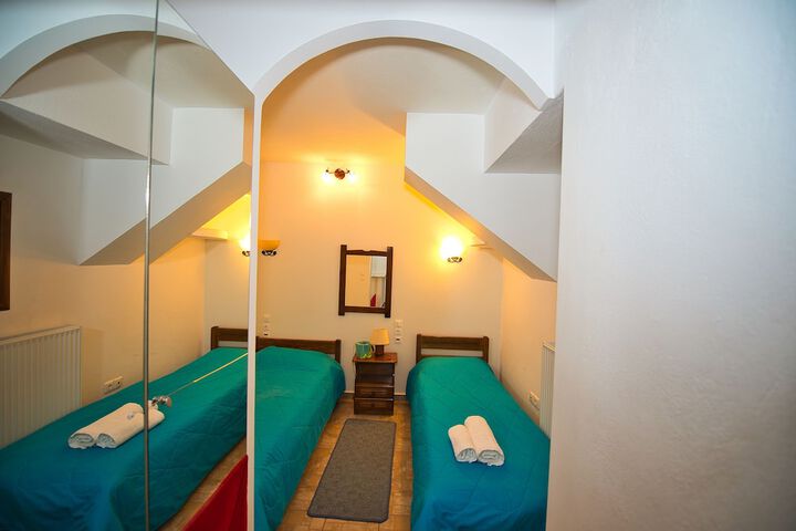 Room 6 of 49