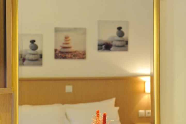 Room 16 of 34