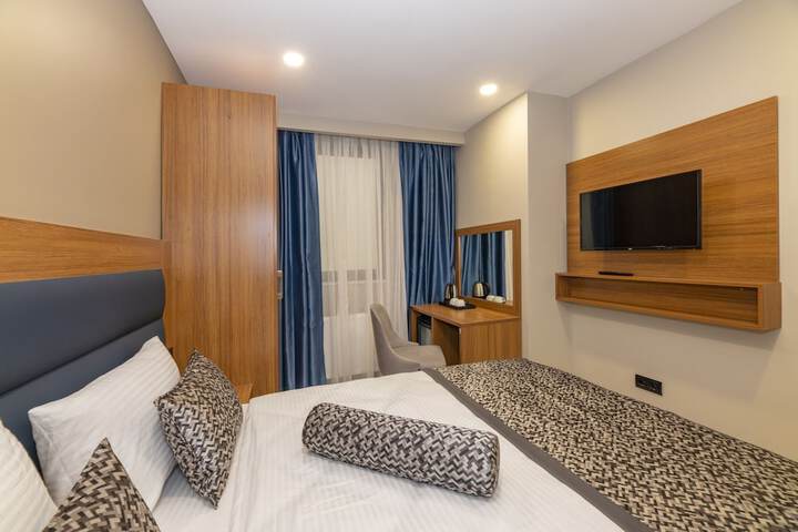 Room 11 of 32