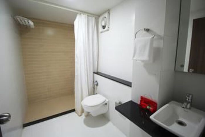 Room 4 of 28