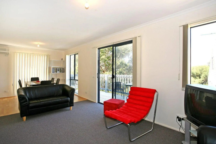 Room 4 of 9