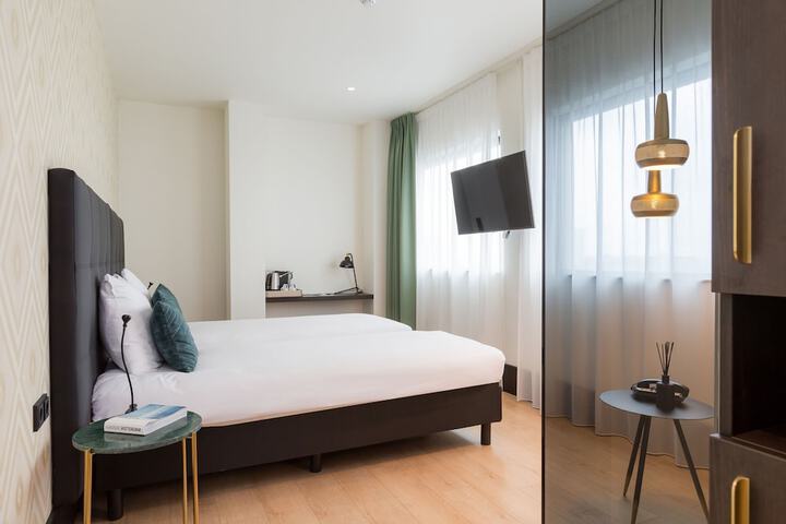 Room 20 of 98