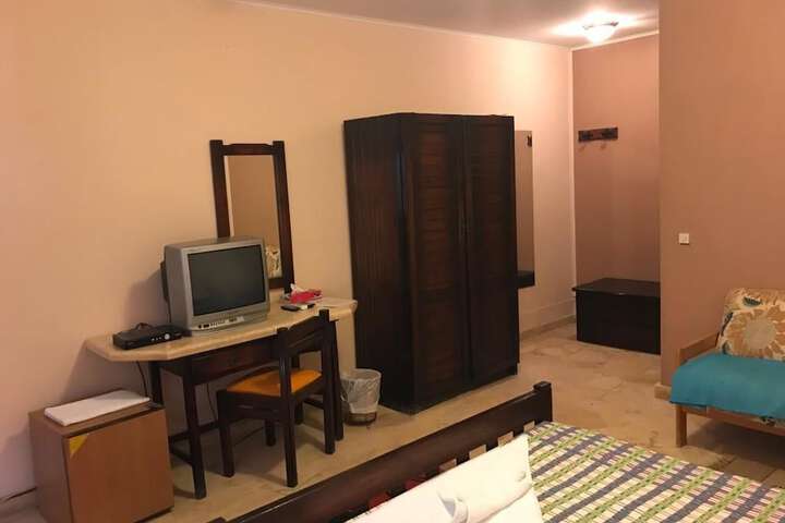 Room 16 of 37