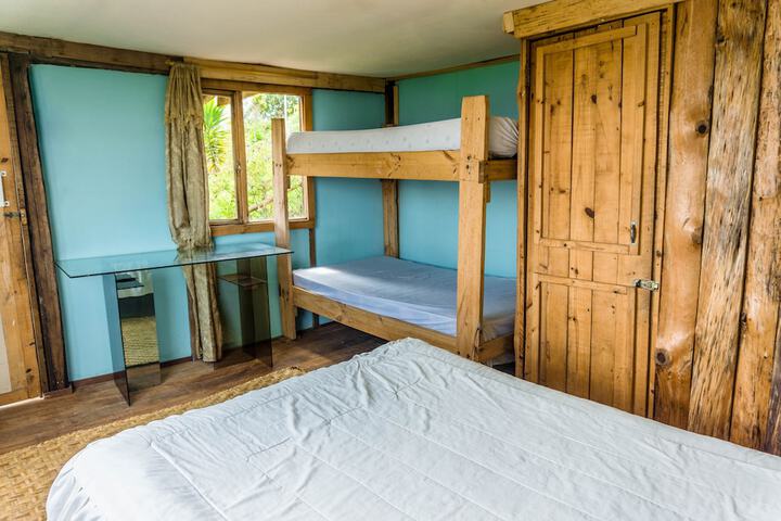 Room 13 of 35