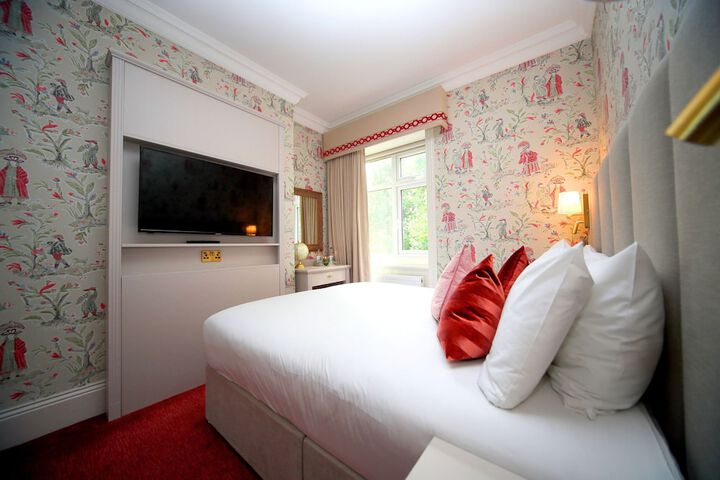 Room 27 of 60