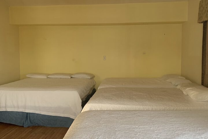 Room 42 of 204