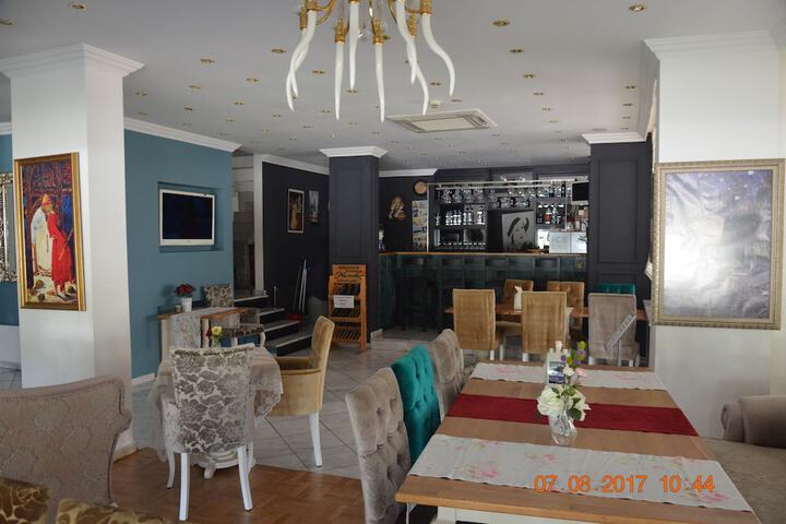 Lounge 57 of 69